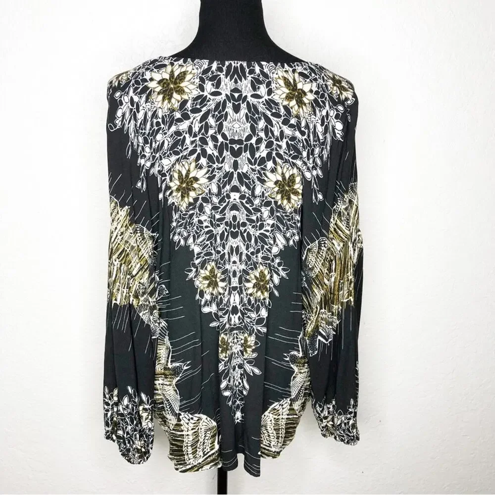 Free People black white tan bird floral v neck button top size Small
